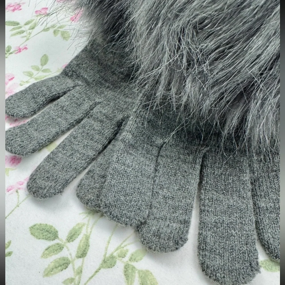 NEW Icing‎ Grey Fur Mittens